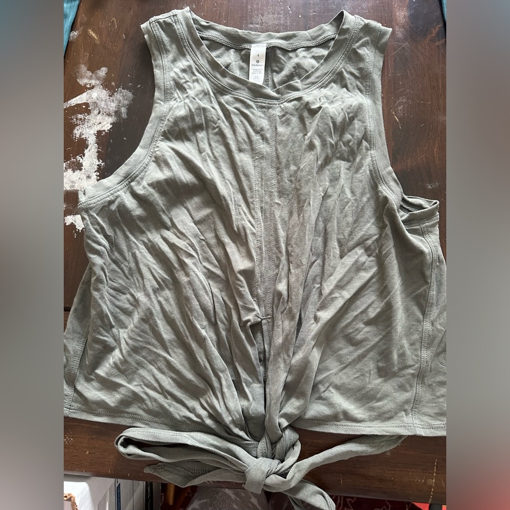 Lululemon tank top with bow size 4